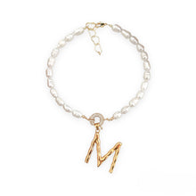 Cargar imagen en el visor de la galería, BOLD LETTER NECKLACE
